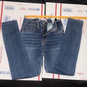 5$ BOX 10 ITEMS…
Updating and getting ready to donate.